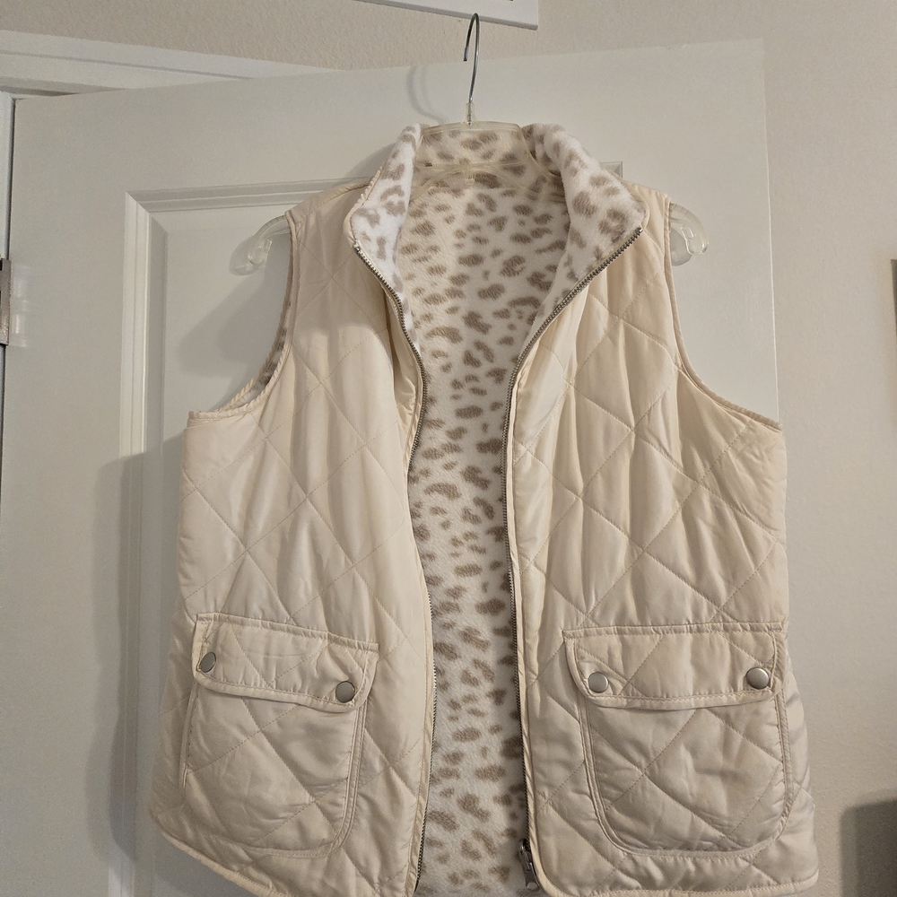 Reversable Quilted Vest with Leopard Print Lining